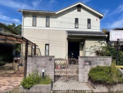 両面道路、道路と高低差無し、車庫３台可能、土地約７６坪、建物約４７坪、大成建設の家