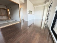 神戸市一円でお部屋を探すなら不動産情報満載のセンチュリー21ハウジング流通 ■空室になりました　ご内覧ください
■桂木小学校まで徒歩５分
■最上階につき天井が高く開放感があります
■南向き、日当たり良好　■屋根裏収納あり収納充実