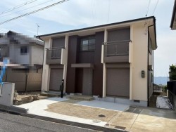 令和６年１１月内外装リフォーム済！（水廻り他各所）　収納豊富！