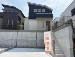 新築戸建て2号地 耐震等級3取得! 断熱等級5! LDK床暖房! 電動シャッター! 樹脂サッシ!