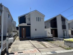 ◆室内リフォーム済
◆2014年8月建築
◆オール電化住宅
◆エコキュート完備
◆太陽光発電システム
◆蓄電池完備
◆広々したお庭
◆浴室暖房乾燥機
◆各居室６帖
◆全居室収納有