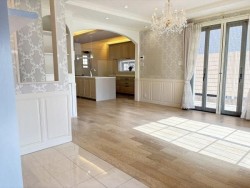 神戸市一円でお部屋を探すなら不動産情報満載のセンチュリー21ハウジング流通 ■2017年大規模リノベーション実施
■ＬＤＫ約25.2帖　広々ウッドデッキ設置
■約１２帖の小屋裏収納あります