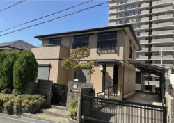 神戸市一円でお部屋を探すなら不動産情報満載のセンチュリー21ハウジング流通 ■平成14年建築セキスイハイム施工戸建
■カースペース2台
■令和６年３月リフォーム履歴
ユニットバス交換・洗面台、トイレ交換
給湯器交換・全室クロス張替、CF張替　等