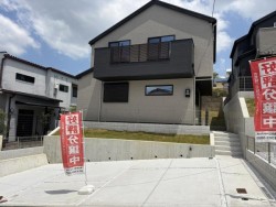 ■神鉄山の街駅徒歩５分
■カースペース並列３台
■長期優良住宅　設計住宅性能評価取得
■シューズクローゼット、パントリー収納あり