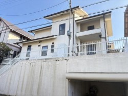 ■2021年9月内装リフォーム履歴あり
■2025年1月太陽光発電(5.9KW),蓄電池(14.9KW),エコキュート設置
■コア北町ショッピングセンター徒歩4分