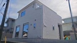 新築戸建て! 北東×北西の角地! 駐車3台可! ペアガラス仕様! 1坪バス! 全居室収納あり!