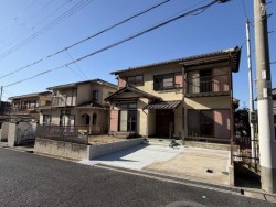 神戸市一円でお部屋を探すなら不動産情報満載のセンチュリー21ハウジング流通 ●車庫２台分に増設！
●鈴蘭台駅まで徒歩10分
●高低差の無いフラットな敷地
●南向きの明るい敷地！
