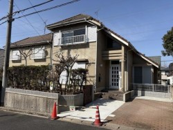 神戸市一円でお部屋を探すなら不動産情報満載のセンチュリー21ハウジング流通 ■カースペース並列２台
■2026年２月リフォーム済戸建