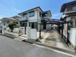 ■南向きの4SLDK、積水ハウスの注文建築！ ■2019年8月キッチン、浴室、洗面所新規交換済！ ■大型カップボード付！■平成10年8月建築！ ■車庫は３台可能