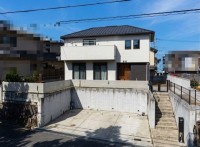 土地面積約72坪! LDK18帖+パントリー2帖 LD床暖房完備! 駐車場3台可!