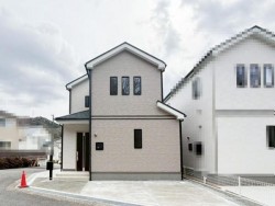 新築戸建て　Ｂ号棟　北東角地！　駐車２台可（車種による）！　地震に強い家！
