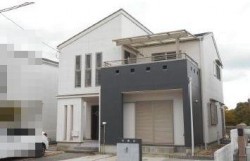 平成２０年　創建施工のお家！　駐車３台可！　２階洋室は分割利用可！