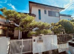 神戸市一円でお部屋を探すなら不動産情報満載のセンチュリー21ハウジング流通 建築条件なし土地！　お好きな工務店・ハウスメーカーで建築できます　現況渡し（上物有り）！