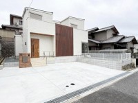 中庭のある新築戸建て! 省エネ基準適合住宅! LDK3面床暖房! 宅配ボックスあり!
