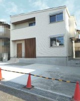 耐震等級３取得！　省エネ基準適合住宅！　中庭のある家！　床暖房３面あり！　宅配ボックスあり！
