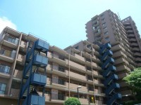 神戸市一円でお部屋を探すなら不動産情報満載のセンチュリー21ハウジング流通 神戸電鉄「鈴蘭台西口」駅徒歩８分！　３階部分！