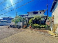 神戸市一円でお部屋を探すなら不動産情報満載のセンチュリー21ハウジング流通 南東×南西の角地！　敷地面積約１１２坪！　２世帯用住宅！　地下車庫３台分あり！　現況空家！