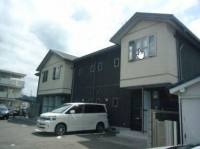 ペット可です。オール電化・エアコン一台・床下収納庫・浴室乾燥機・洗髪洗面化粧台など充実の設備です。