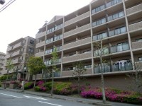 分譲マンションに空きが出ました！
大型スーパーに近く、買い物に便利です。
三宮まで直通バスがあり、通勤にも便利です！

