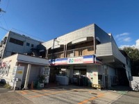 神戸市一円でお部屋を探すなら不動産情報満載のセンチュリー21ハウジング流通 駅徒歩2分の立地です！
現状スケルトンで、軽飲食要相談。