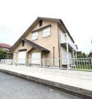 神戸市一円でお部屋を探すなら不動産情報満載のセンチュリー21ハウジング流通 2026年６月リフォーム済！　人工芝の庭あり。